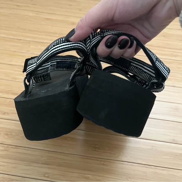 Black and White Strappy Sandals - Picture 3 of 4